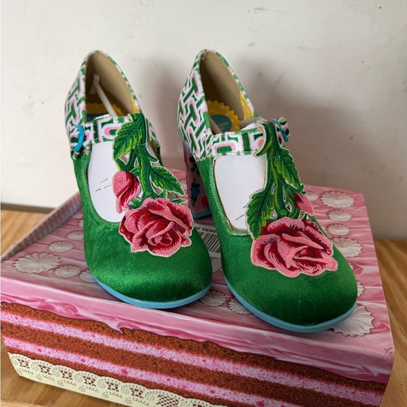 Hot Chocolate Rose Heels - Picture 7 of 7